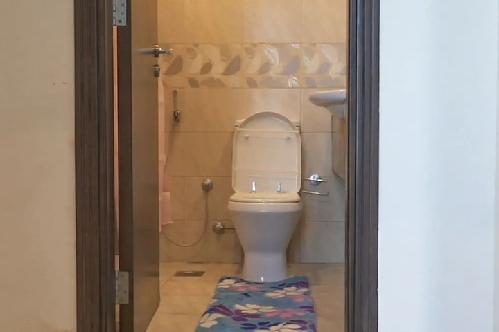 Room 6 of 11