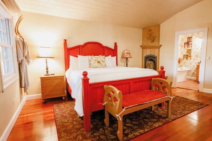 Room 3 of 48