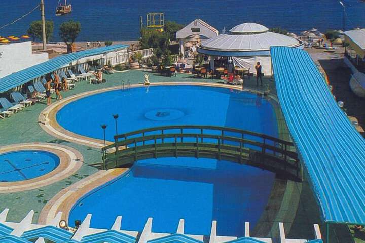Hotel Pool