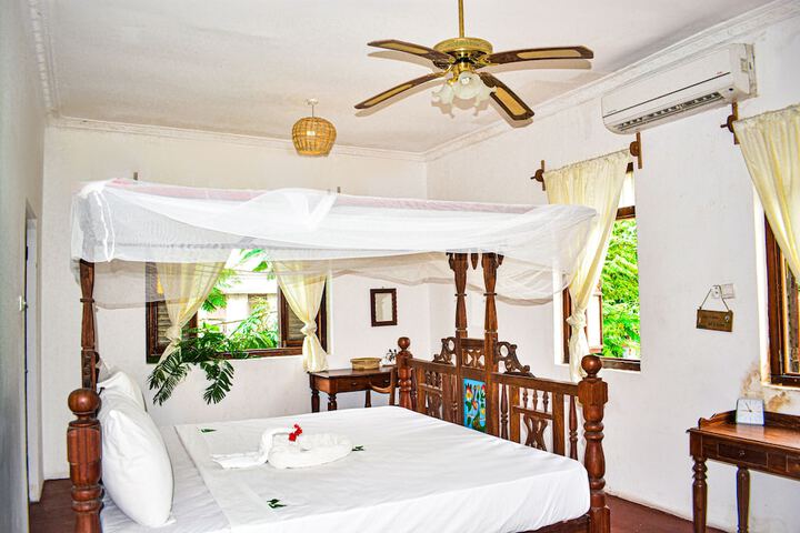 Room 4 of 6