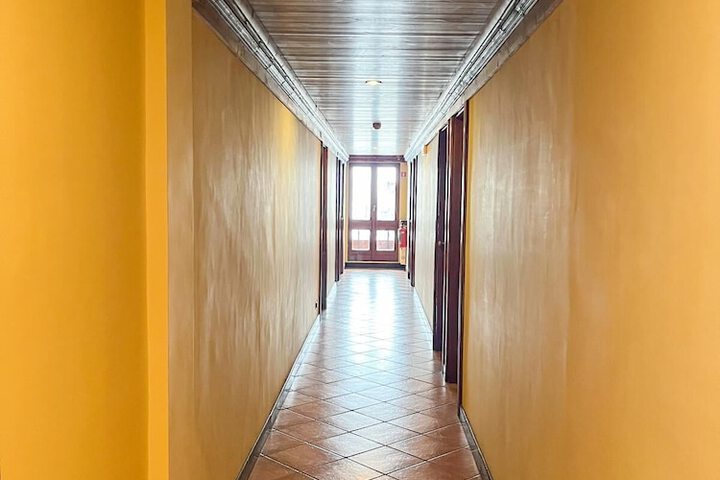 Room 9 of 38