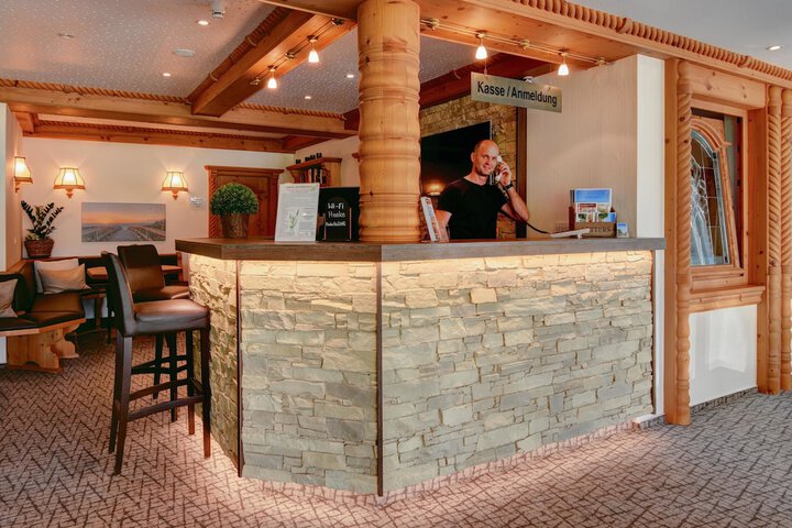Check-in/check-out kiosk