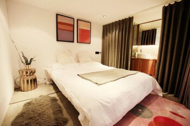 Room 18 of 31