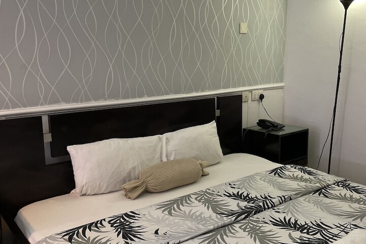 Room 32 of 288