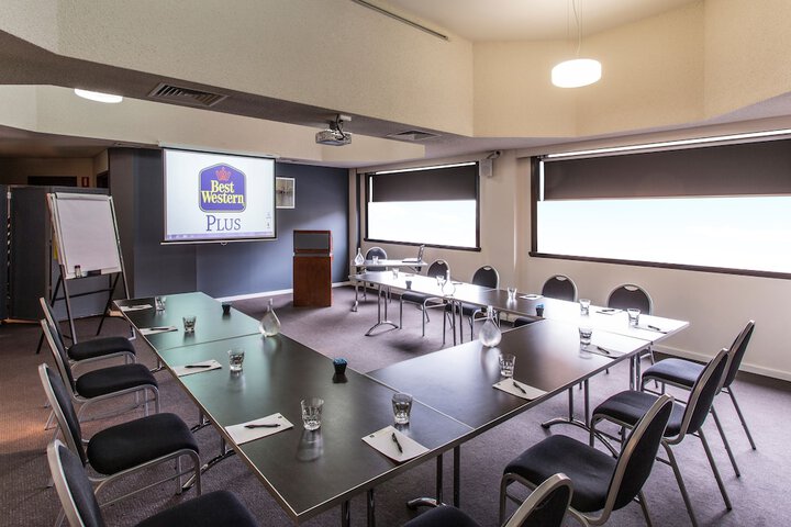 Business Center 67 of 69