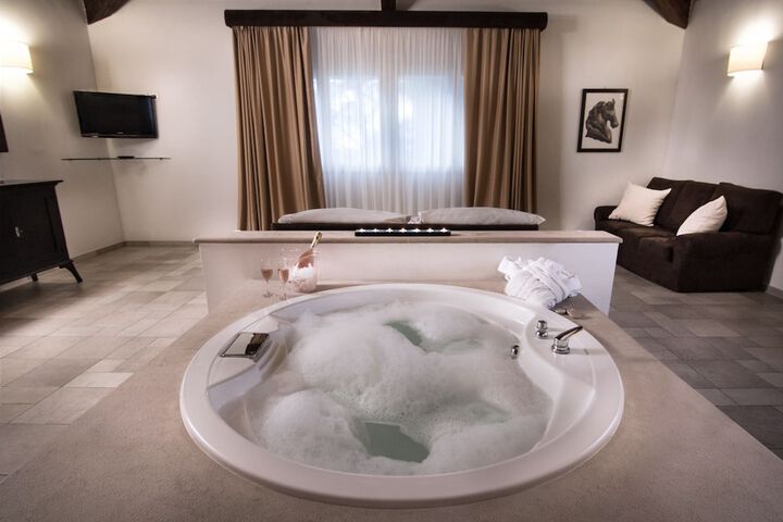 Jetted tub