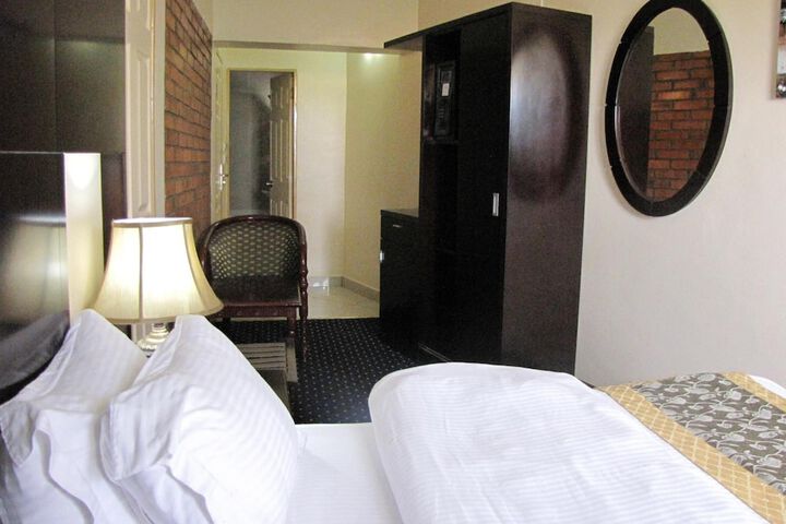 Room 13 of 35