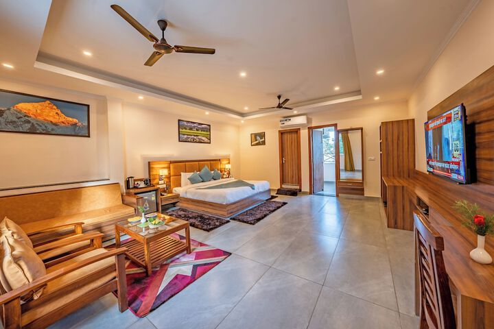 Room 4 of 30