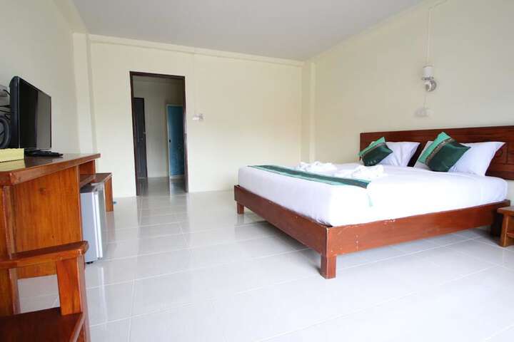 Room 10 of 18