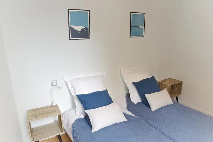 Room 2 of 20