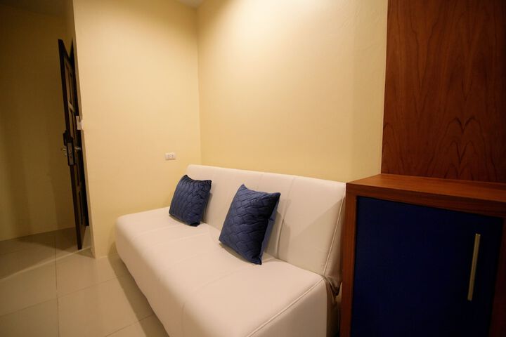 Room 33 of 47