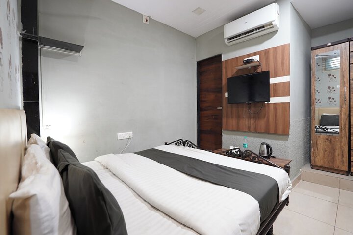 Room 9 of 15