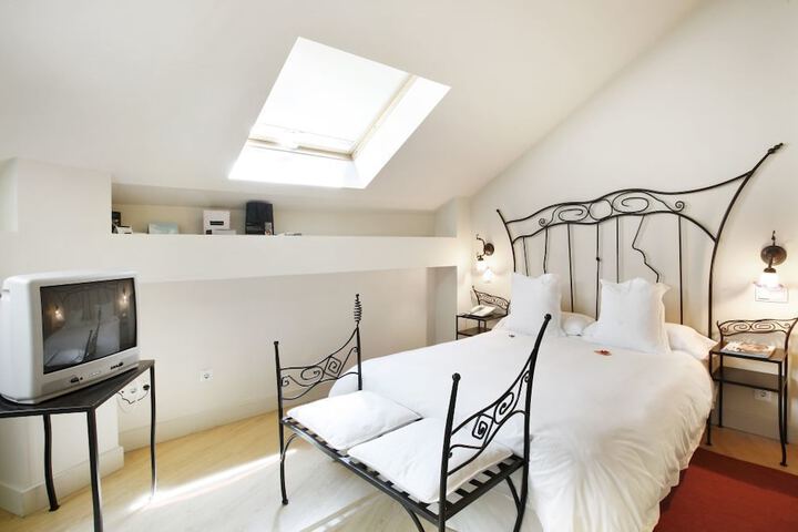 Room 9 of 22