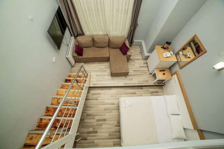 Room 14 of 21