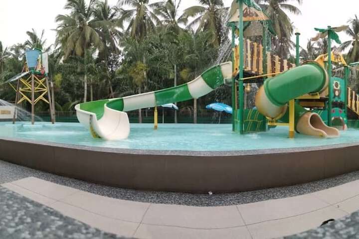 Pool 21 of 26