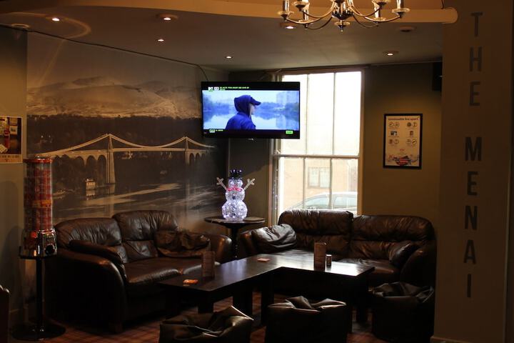 Lounge 36 of 45