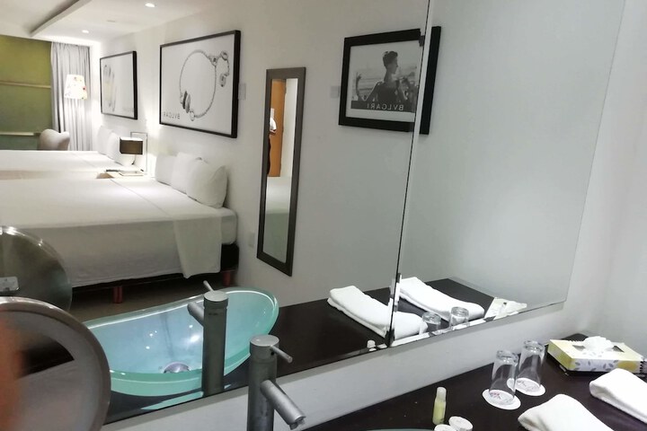 Room 28 of 60