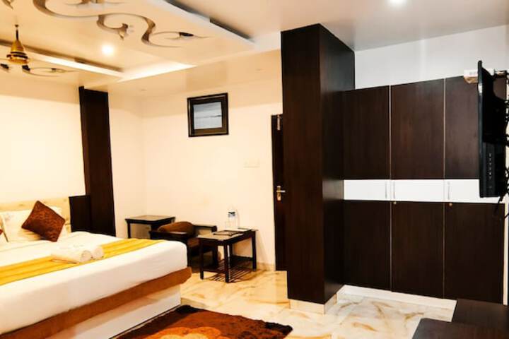Room 10 of 30