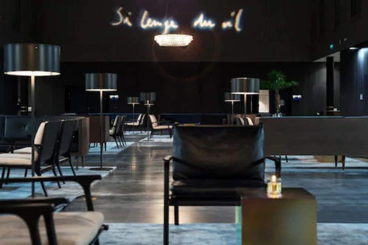 Entrance & Lobby