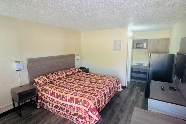 Room 3 of 7