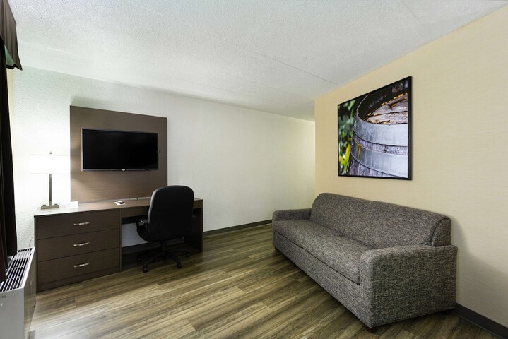 Room 17 of 32