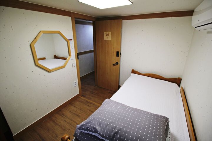 Room 15 of 90
