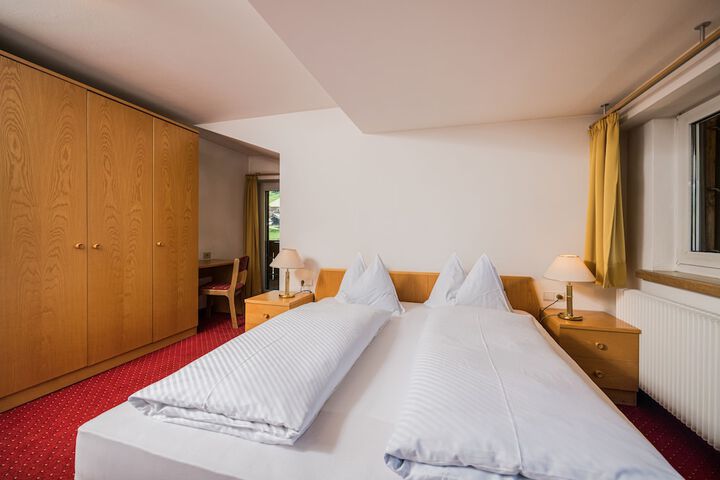 Room 5 of 43