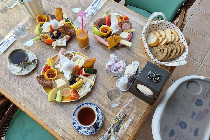 Breakfast/Coffee Service 73 of 102