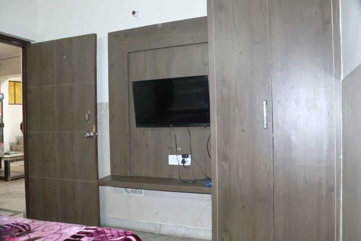 Room 6 of 35