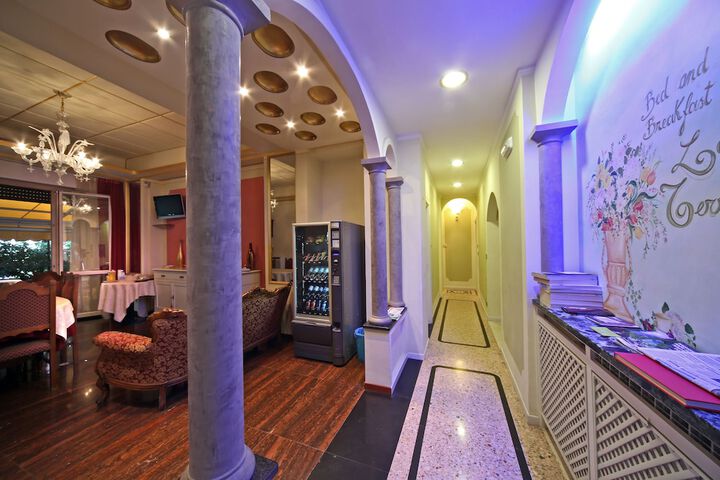 Ballroom/Hall 20 of 25
