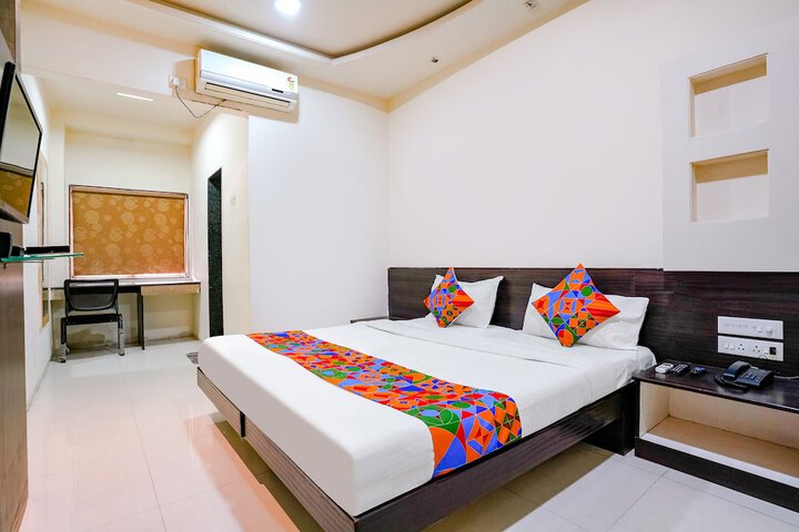 Room 10 of 28
