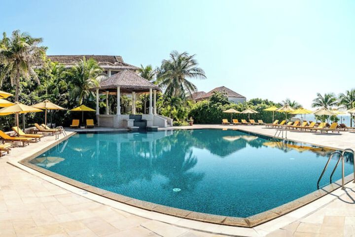 Pool 124 of 252