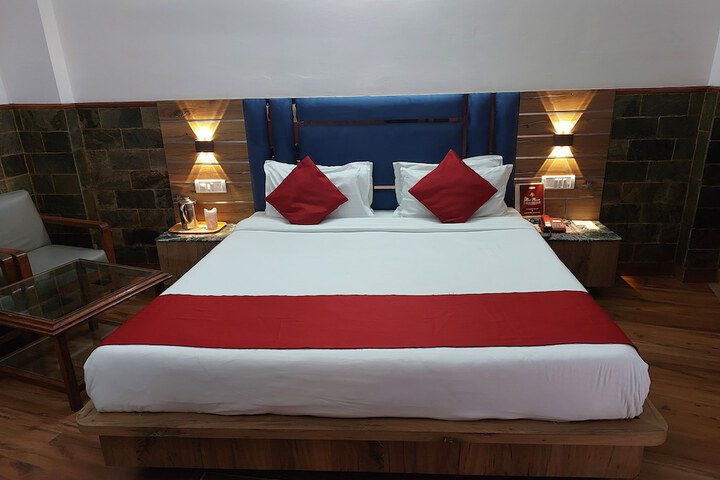 Room 6 of 16