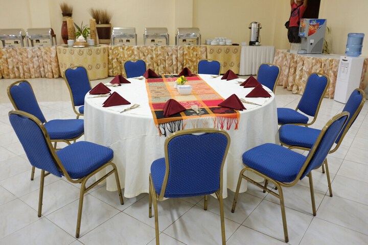 Ballroom/Hall 54 of 96