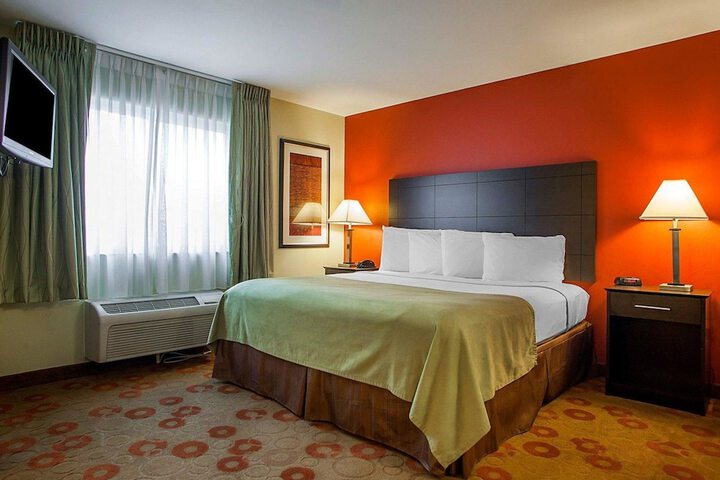 1 King Bed Suite (22 of 27)