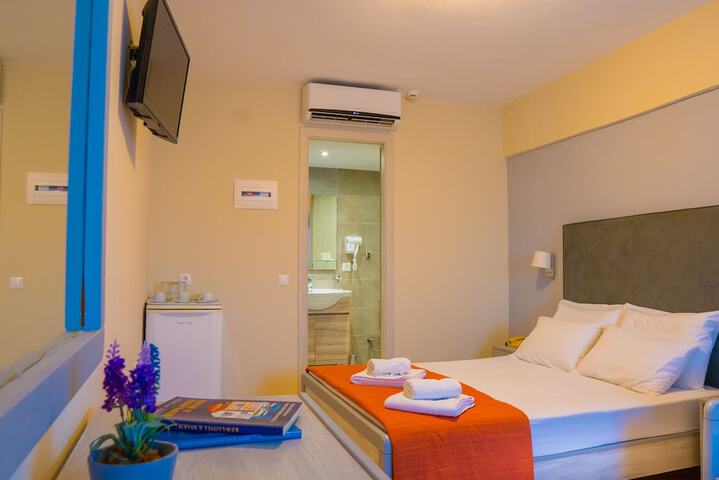 Room 12 of 52