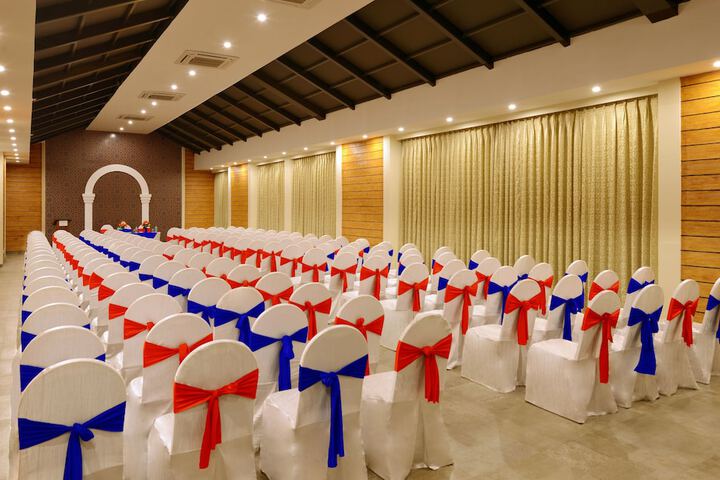Ballroom/Hall 29 of 34