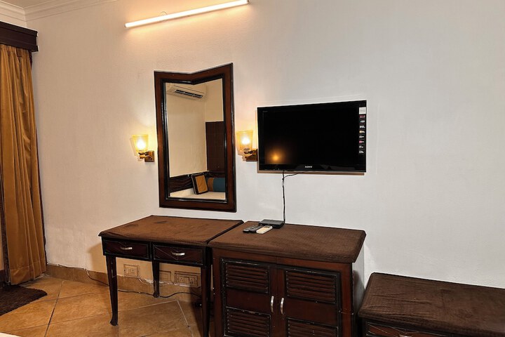 Room 7 of 37