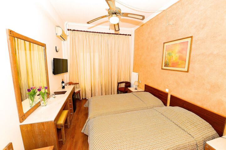 Room 4 of 39