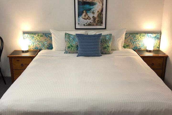 Room 6 of 37