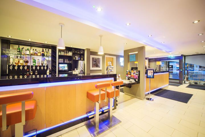Lounge 56 of 80