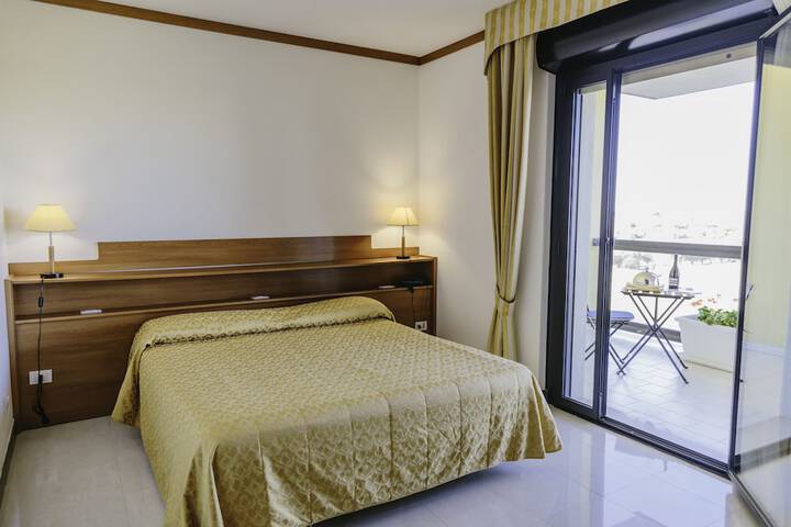 Room 19 of 77