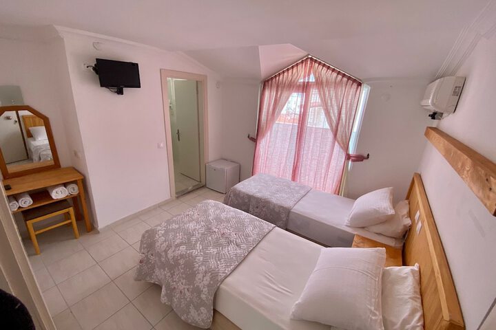 Room 13 of 49