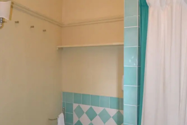Room 10 of 15
