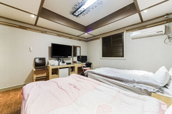 Room 80 of 156