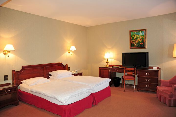 Room 5 of 62
