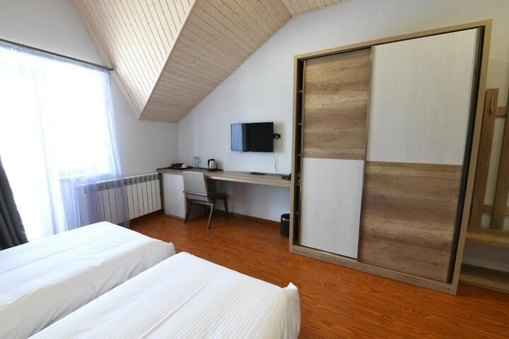 Room 10 of 39