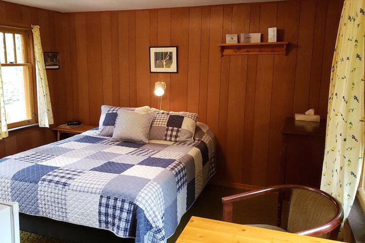 Room 35 of 215