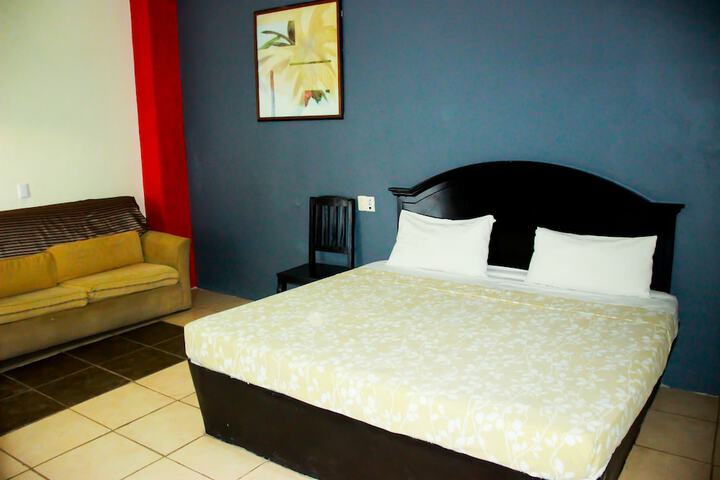Room 2 of 6