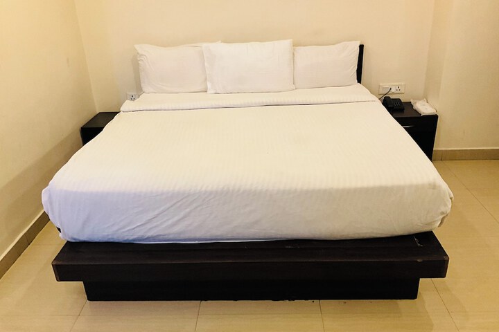 Room 25 of 47